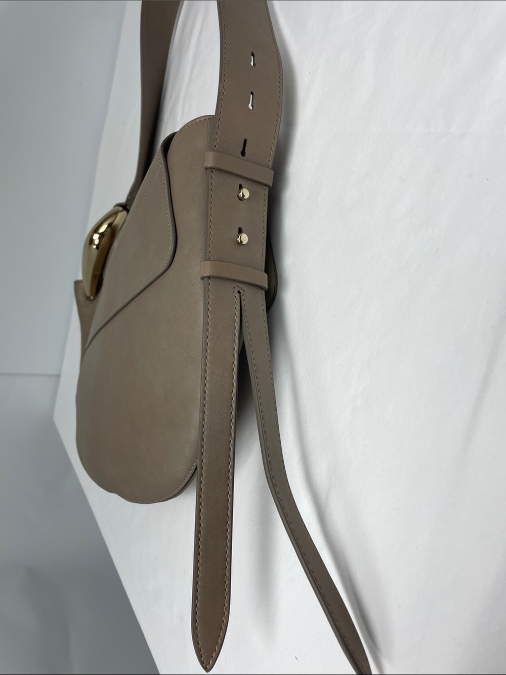 Chloé Taupe Leather Shoulder Bag with Gold Hardware, Italy - Picture 5 of 9